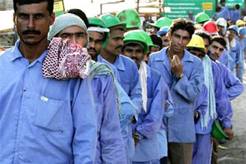 الكويت: اتخذنا الاجراءات لتقليص عدد العمالة الوافدة بواقع 100 ألف عامل سنويا