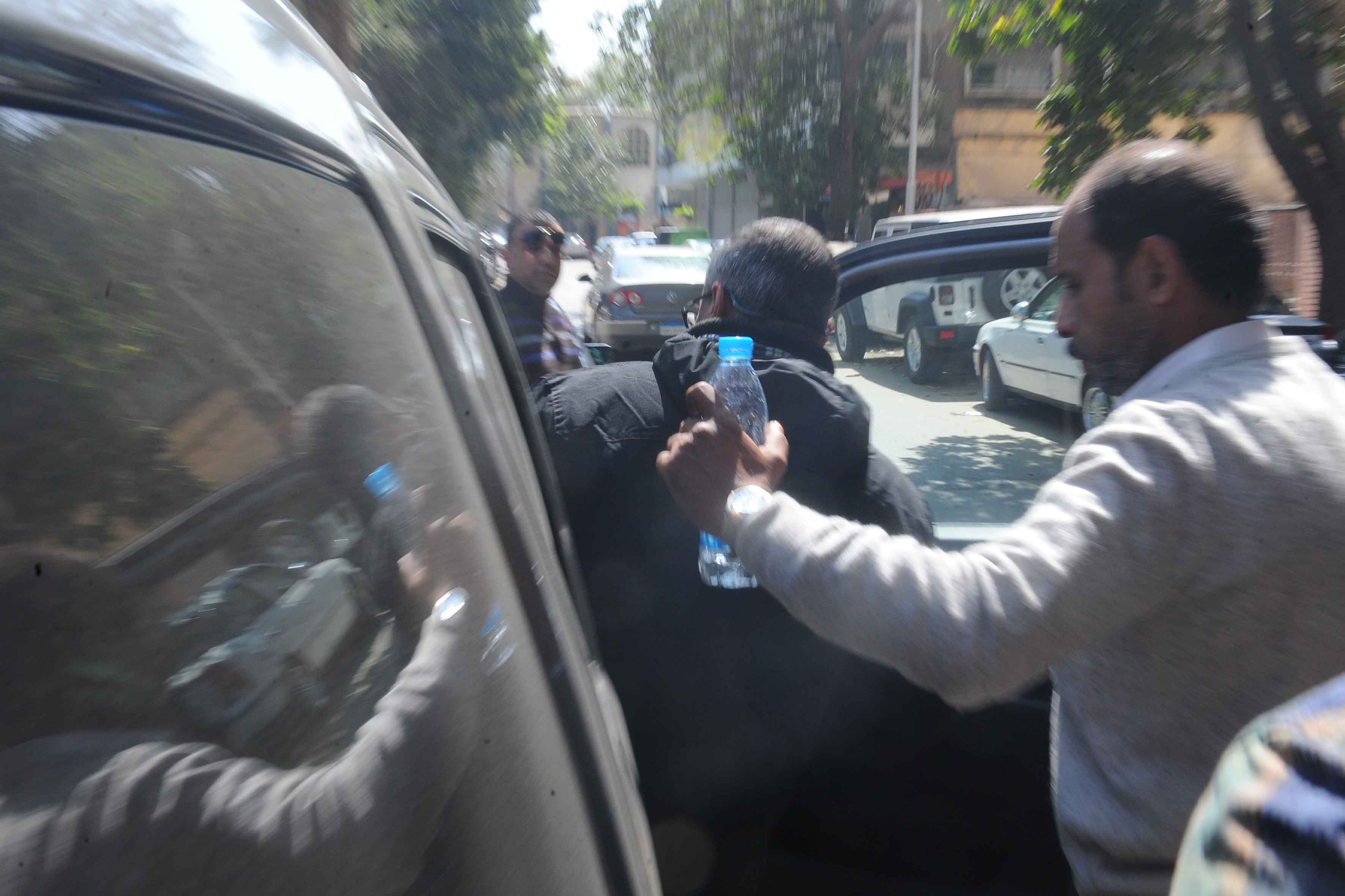 القبض على قذاف الدم من منزله