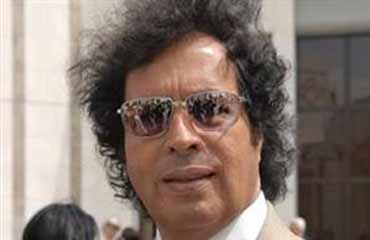 قذاف الدم يقوم بتسليم نفسه لسلطات الأمن بالقاهرة