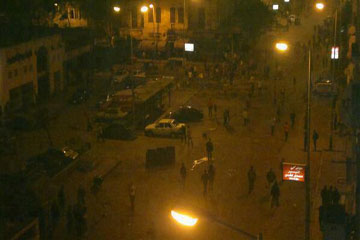 اشتباكات عنيفة في شارع شبرا.. والأمن يحاول السيطرة