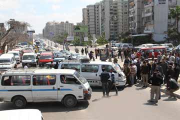 إضراب سائقى المحلة إحتجاجاً على نقص الوقود يصيب المحافظة بالشلل