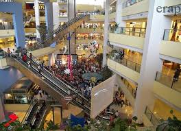 رويترز :مراكز التسوق مضطرة لتوسيع أنشطتها للبقاء في عصر الانترنت