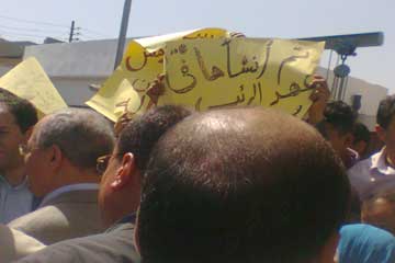 اشتباكات بـ “بني سويف” خلال افتتاح وزير المرافق محطة صرف