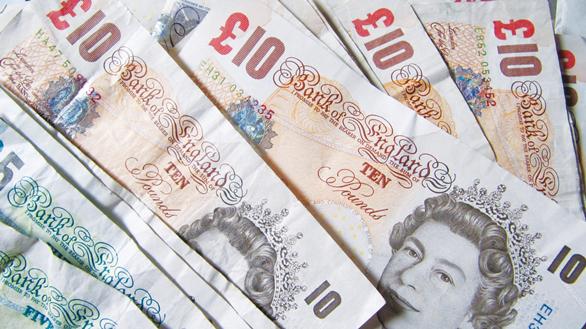 تراجع الجنيه الاسترليني يزيد أوجاع الاقتصاد البريطاني