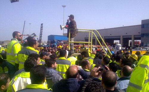 إضراب عمال ميناء شرق بورسعيد عن العمل ..وتأثر عمليات الشحن والتفريغ