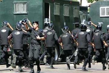 إصابة ملازم و5 افراد فى تبادل إطلاق النار مع سجين هارب بـ “القليوبية”