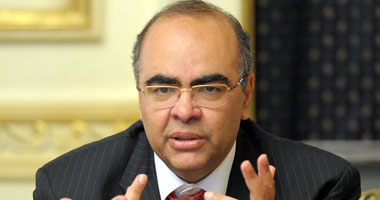 الحكومة تدرس تعديل تشريعى للحد من تهريب السولار.. وزيارة جوبا تضم 4 وزراء و8 رجال اعمال