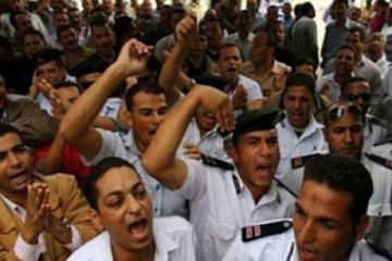 إضراب مركزي شرطة دمياط وفارسكوروالضباط يرفضون اللجوء للعنف