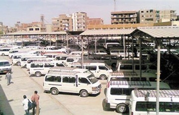 سائقو السرفيس يضربون عن العمل بموقفى السلام وشبرا