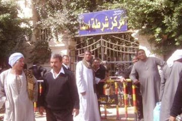 تواصل اغلاق مركز شرطة اسنا بـ”الجنازير” لليوم الثالث على التوالى