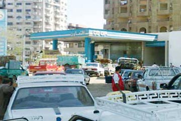 بني سويف تشهد تكدسا للسيارات انتظارا للوقود