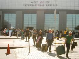 إنتظام الرحلات بمطار الغردقة رغم الإشتباكات و 10 الاف سائح توافدوا اليوم