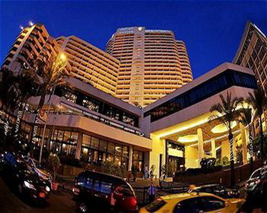 مصادمات المتظاهرين والشرطة تؤجل المؤتمر الصحفى لـ”زعزوع” للاحتفال بعودة فندق سميراميس للعمل