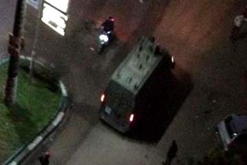 الداخلية: محتجون يعترضون سيارة الشرطة في بورسعيد ويرشقونها بالحجارة