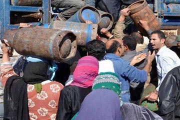 المحافظ: توزيع البوتاجاز بالكارت خلال شهرين فى مراكز أسيوط