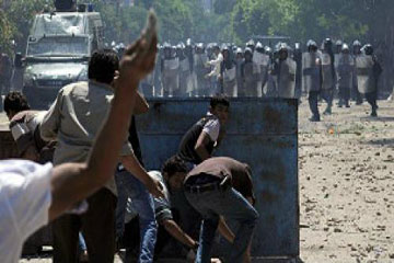 إصابة 7 بالخرطوش في اشتباكات بين الأمن والمتظاهرين في المنصورة