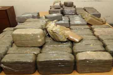 ضبط سيارة نقل محملة بـ 600 كيلو مخدرات بعد مطاردة مع المهربين بـ”السويس”