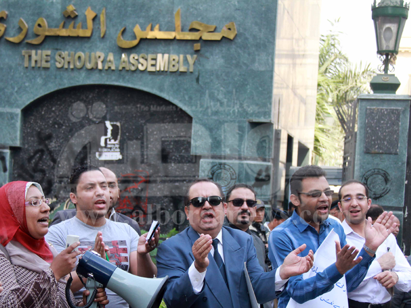 وقفة الأطباء أمام مجلس الشورى