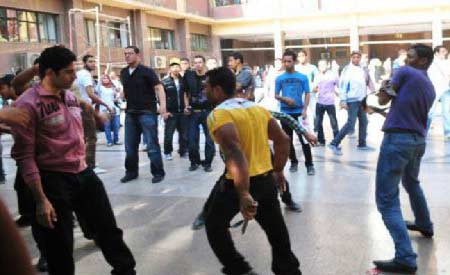 رؤساء الجامعات يهاجمون انتقال العنف للجامعة ..ويؤكدون : شطب الاسر الطلابية المشاغبة