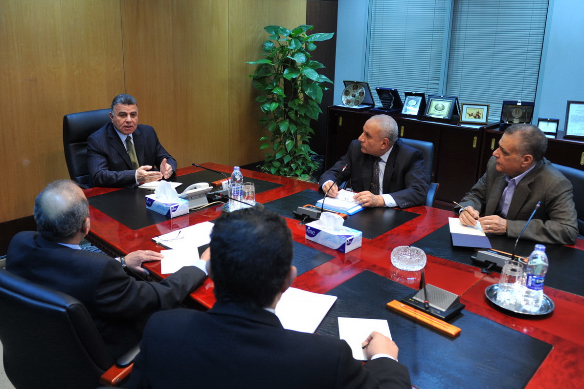 وفد روسى يبحث تطوير الحديد والصلب بالقاهرة خلال ايام..ويدرس تصنيع سيارة روسية بمصر