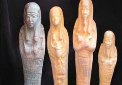 ضبط صاحب بازار أثناء محاولته تهريب 26 قطعة أثرية لبيعها بإحدى الدول العربية