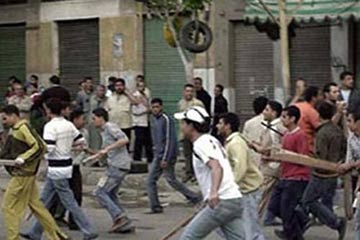 إصابة 15 شخصا بينهم ملازم اول وعريف في مشاجرة بباب الشعرية
