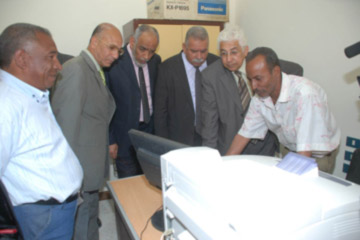 ادخال تجربة التعليم الالكترونى فى مدارس القرى باسيوط