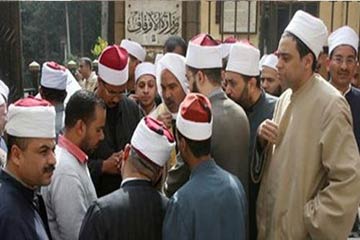 تظاهرعشرات العاملين بالأوقاف للمطالبة بالمساواة بينهم