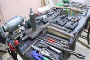 ضبط ورشة لتصنيع الأسلحة النارية وبيعها للعناصر الخطرة بالجيزة