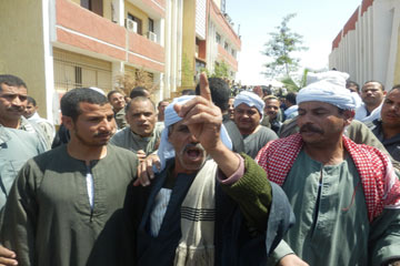 خفراء بني سويف يغلقون مديرية الأمن احتجاجا على الخصم من رواتبهم