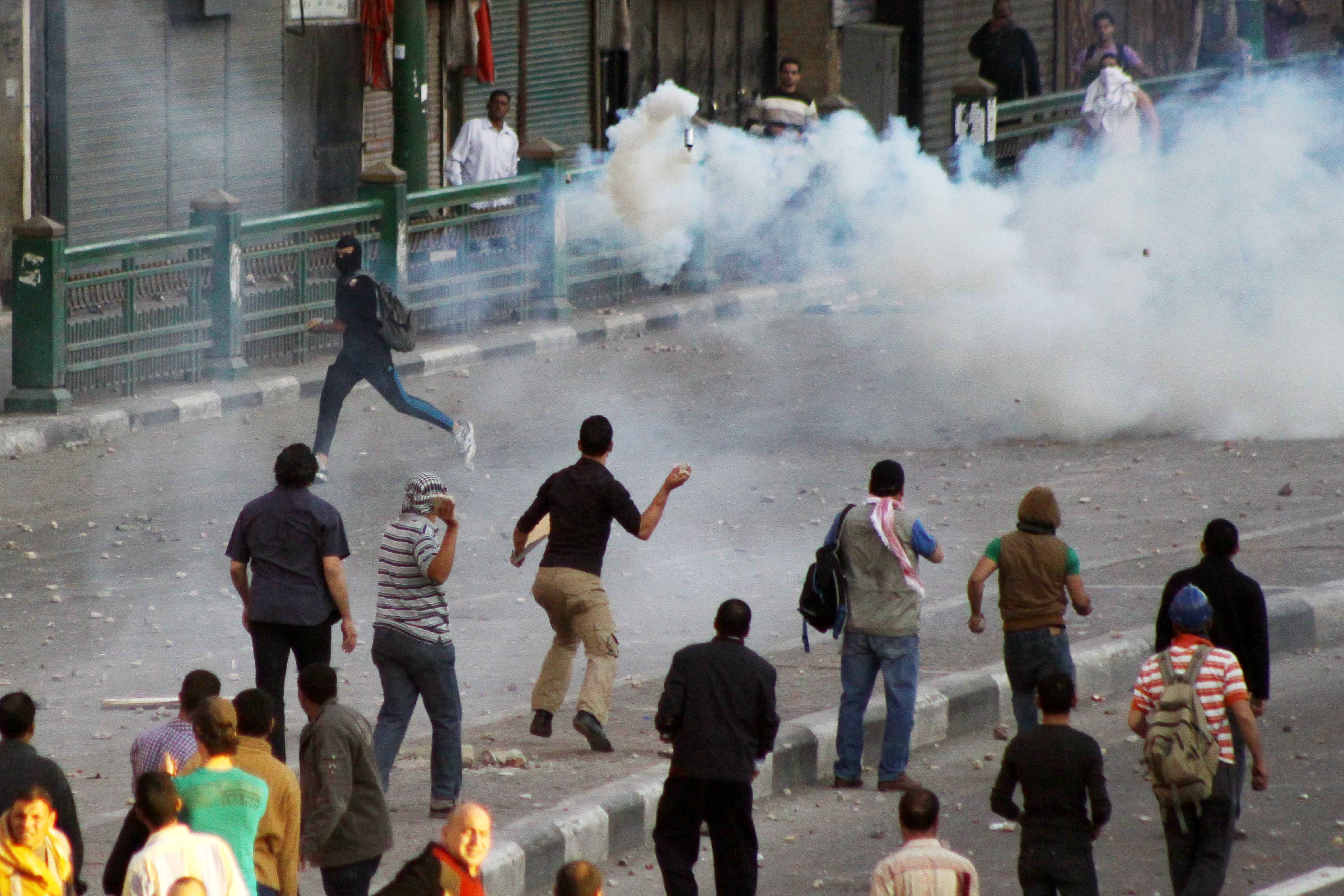 اشتباكات البلاك بلوك مع ﻿الأخوان بميدان عبد المنعم رياض.. “جمعة تطهير القضاء”