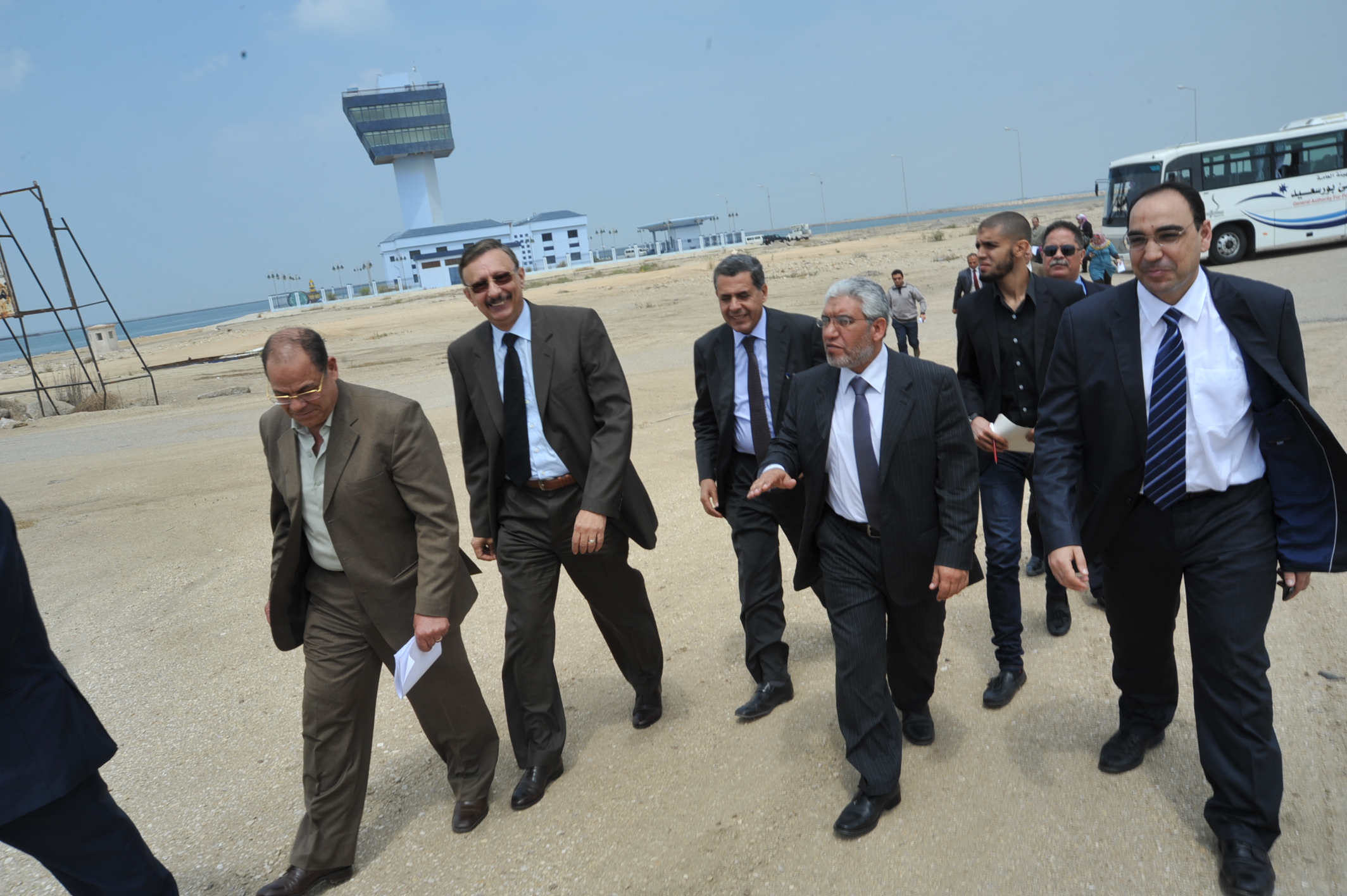 وزير النقل :100 مليون دولار لانشاء القناه الجانبية