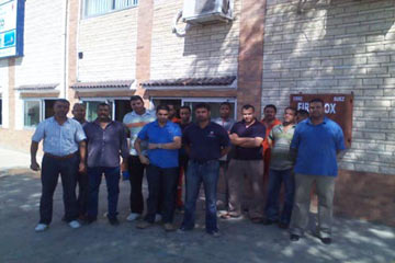 إضراب العاملين بمكافحة التلوث البترولي بميناء الزيتيات بالسويس