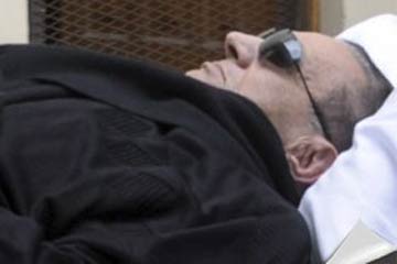 نقل مبارك إلى مستشفى سجن المزرعة بطرة وسط إجراءات أمنية مشددة