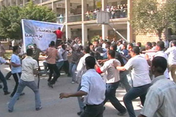 تجدد الاشتباكات بين طلاب عين شمس وبلطجية داخل الحرم الجامعي