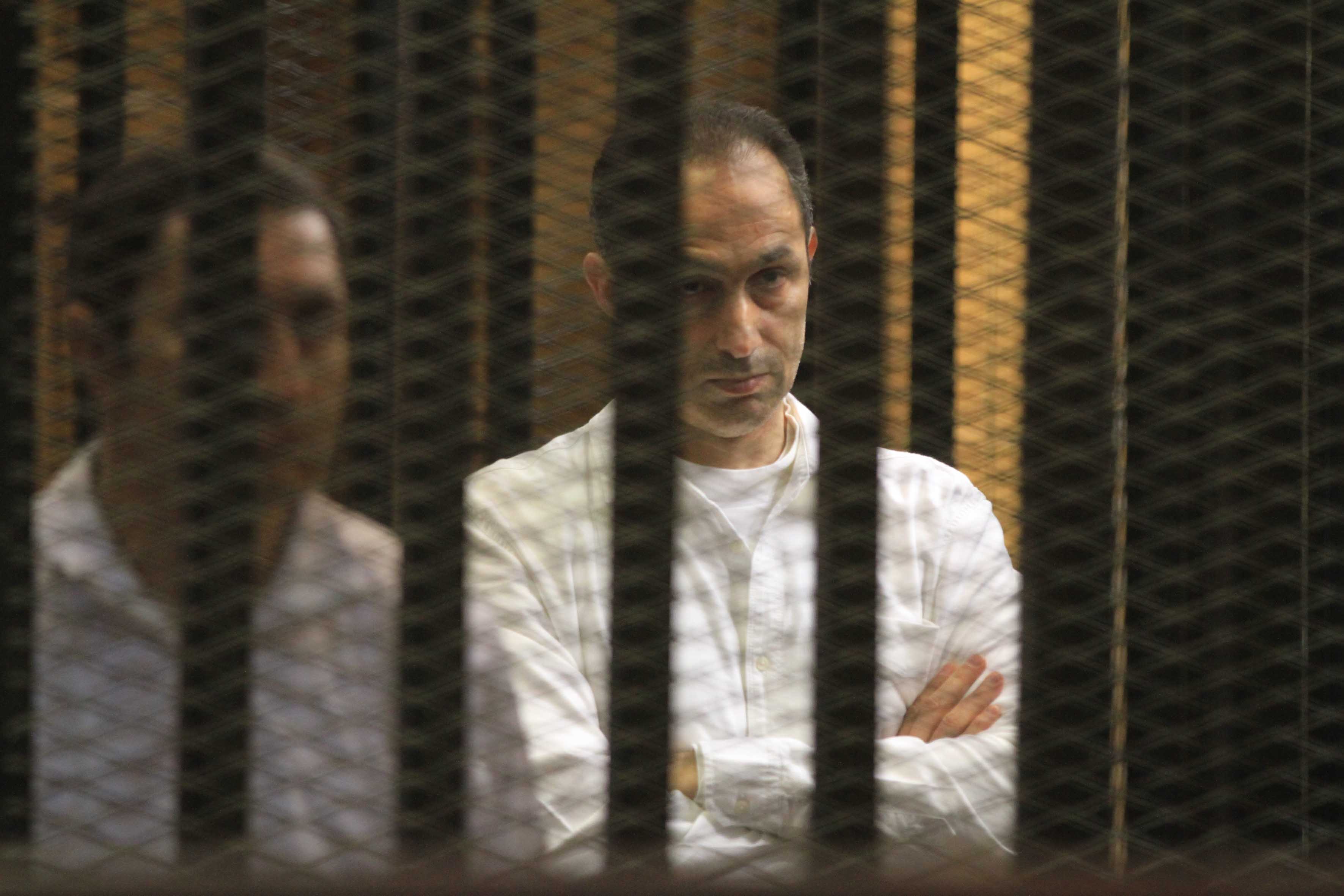 قضية التلاعب بالبورصة المتهم فيها علاء وجمال مبا﻿رك واخرين ومناقشات حادة ﻿بين محاميين المتهمين والشاهد الاول للقضية