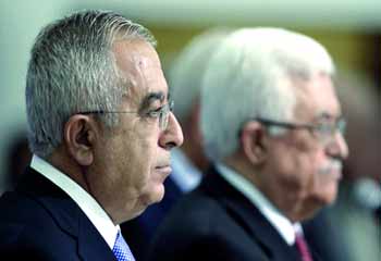 عريقات:استقالة فياض مسألة فلسطينية والرئيس لا يسمح بتدخلات