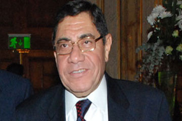 إنذار”علي يد محضر” لتنفيذ حكم عودة عبد المجيد محمود لمنصبه