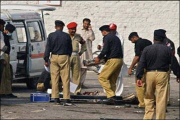 مقتل 4 متشددين وشرطي في اشتباك مسلح شمال غربي باكستان