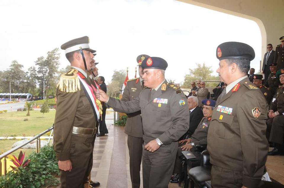 الفريق صدقى صبحى يشهد حفل تخرج دفعة جديدة من الضباط الاحتياط