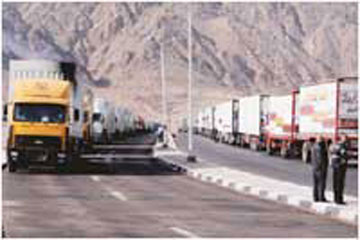 تكدس 600 شاحنة بميناء نوبيع البحرى لسوء الطقس