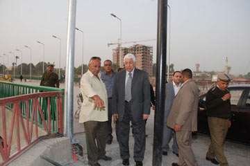 محافظ أسيوط يكثف التواجد الامني بالميادين العامة لحماية المنشآت الحيوية