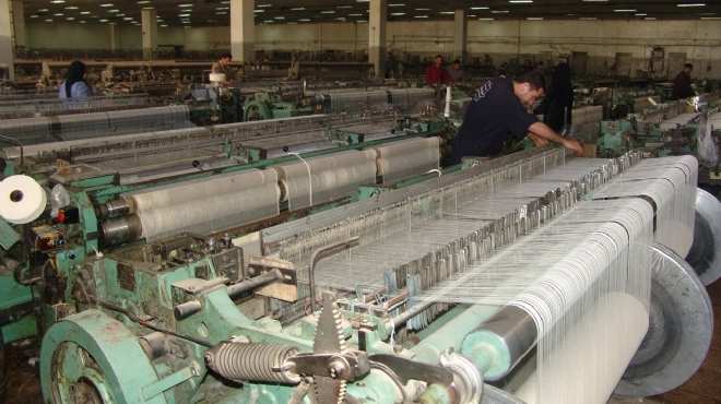 غدا نقابة الغزل و النسيج تنظم وقفة احتجاجية امام وزارة الاستثمار لاسقاط الحكومة