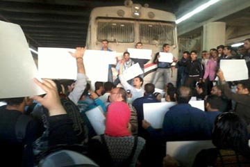 بعد عودتهم للعمل..العاملون بالسكك الحديدية يطالبون بالغاء قرارات نقلهم