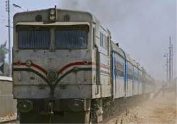 سائقو قطارات السكة الحديد المضربين يطالبون بإقالة رئيس الهيئة.. و”النقل” تطالب سائقي المترو بتسيير الحركة