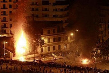 الحماية المدنية تواصل اخماد حريق مصنع اسفنج بعابدين