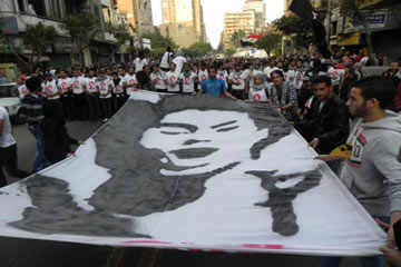 مسيرة لحركة 6 أبريل باتجاه الاتحادية.. وسلاسل بشرية بشارع الميرغني