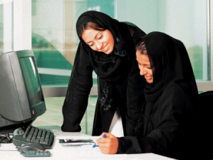 السعودية تدرس توظيف المرأة في القطاع الصناعي