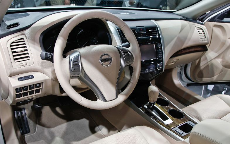 نيسان ألتيما 2013 تحقق المفاجأة وتزيح كامري عن عرش مبيعات فئة السيدان المتوسطة خلال مارس