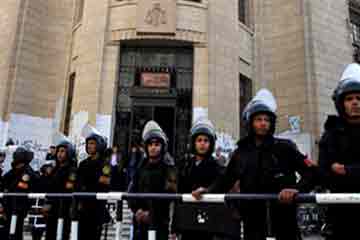 قوات الأمن تفض الطوق الأمنى حول مكتب النائب العام عقب وصوله